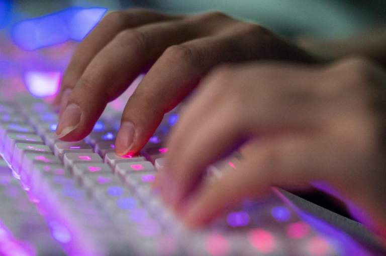 پاکستانی شہریوں کی وسیع پیمانے پر فائروال اور فون ٹیپنگ کے ذریعے نگرانی کی جارہی ہے، عالمی تنظیم